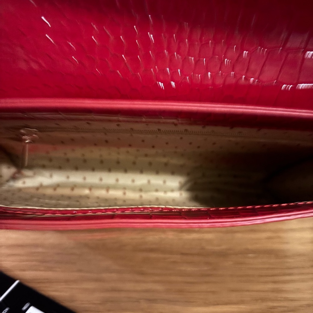 Vanessa Williams vibrant red faux crocodile embossed clutch purse NWT - Picture 7 of 12